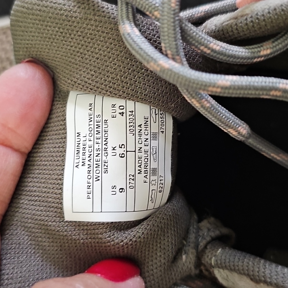 Merrell Women's Taupe Mesh Hiking Sandals with Pink Accents - Picture 5 of 7